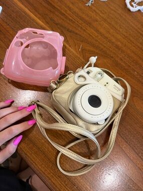 Fujifilm Instax Mini 8 Instant Camera in White with Gold Carry Case